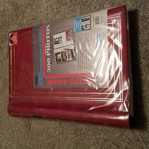Nwt! Red photo album holds 300 photos